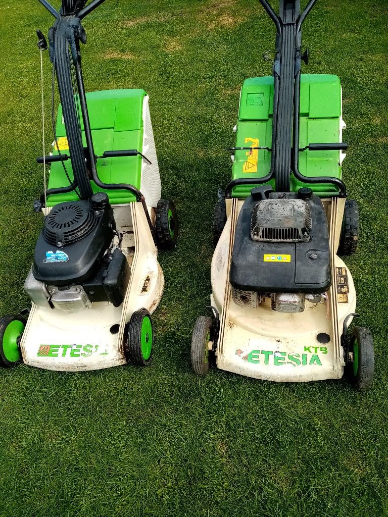 2x Etesia grasmaaiers( Honda, Kawasaki), Tuin en Terras, Ophalen, Gebruikt, 40 t/m 49 cm, Opvangbak