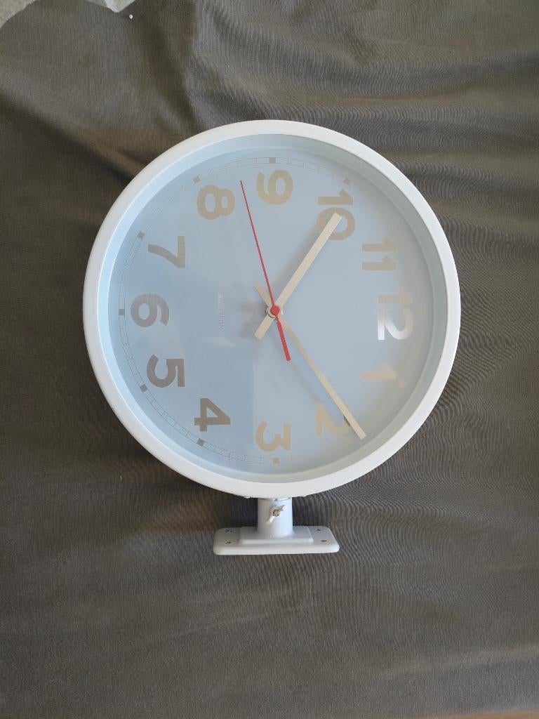 Karlsson dubbelzijdige klok, Ophalen, Zo goed als nieuw, Analoog, Wandklok