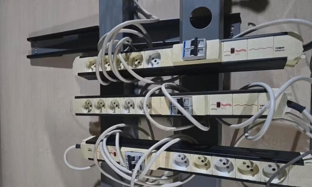 Multiprise avec rallonge et fusible de sécurité, Enlèvement ou Envoi, Neuf