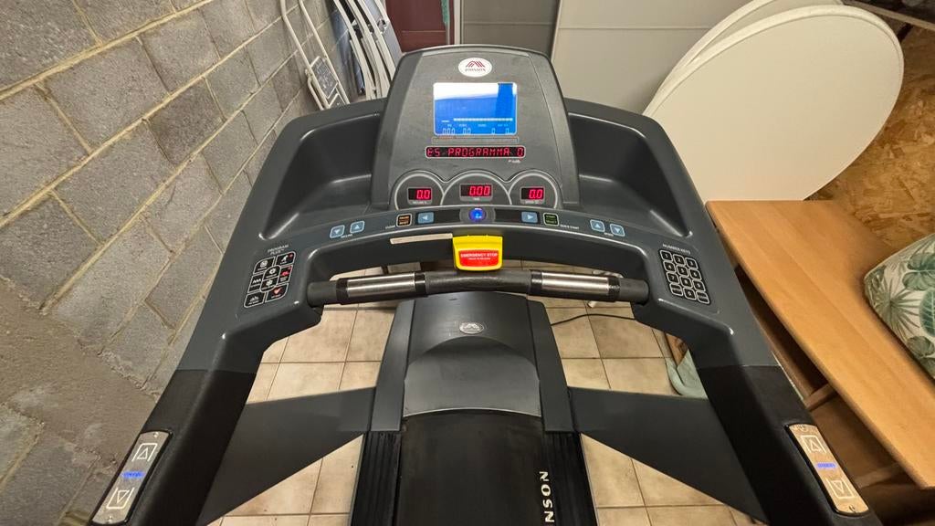 Johnson T8000 loopband in uitstekende staat, Sport en Fitness, Ophalen, Zo goed als nieuw, Loopband