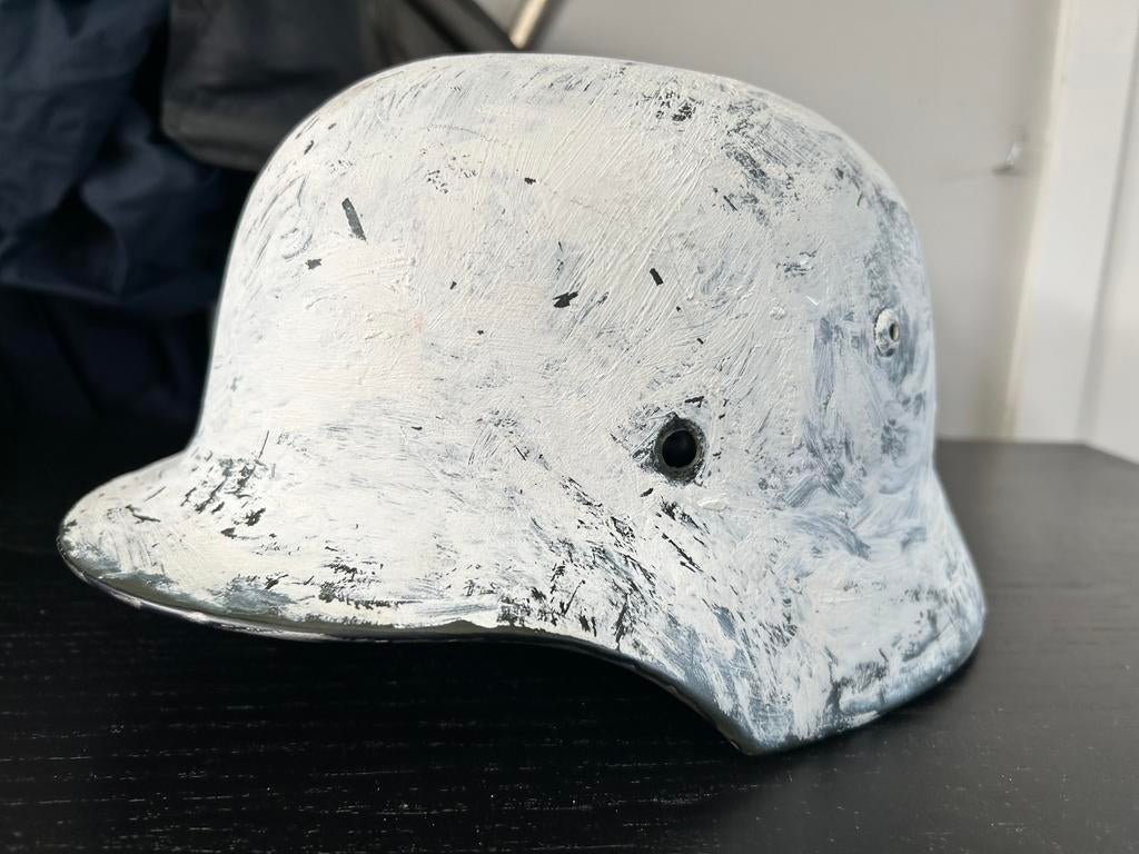 Replica Duitse ww2 helmschaal met winter camouflage, Verzenden, Landmacht, Helm of Baret