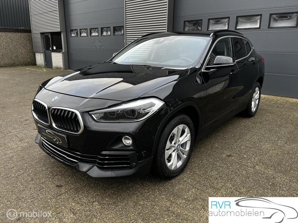 BMW X2 sDrive18i Executive, Auto's, BMW, Gebruikt, Zwart, 5 zetels, 3 cilinders