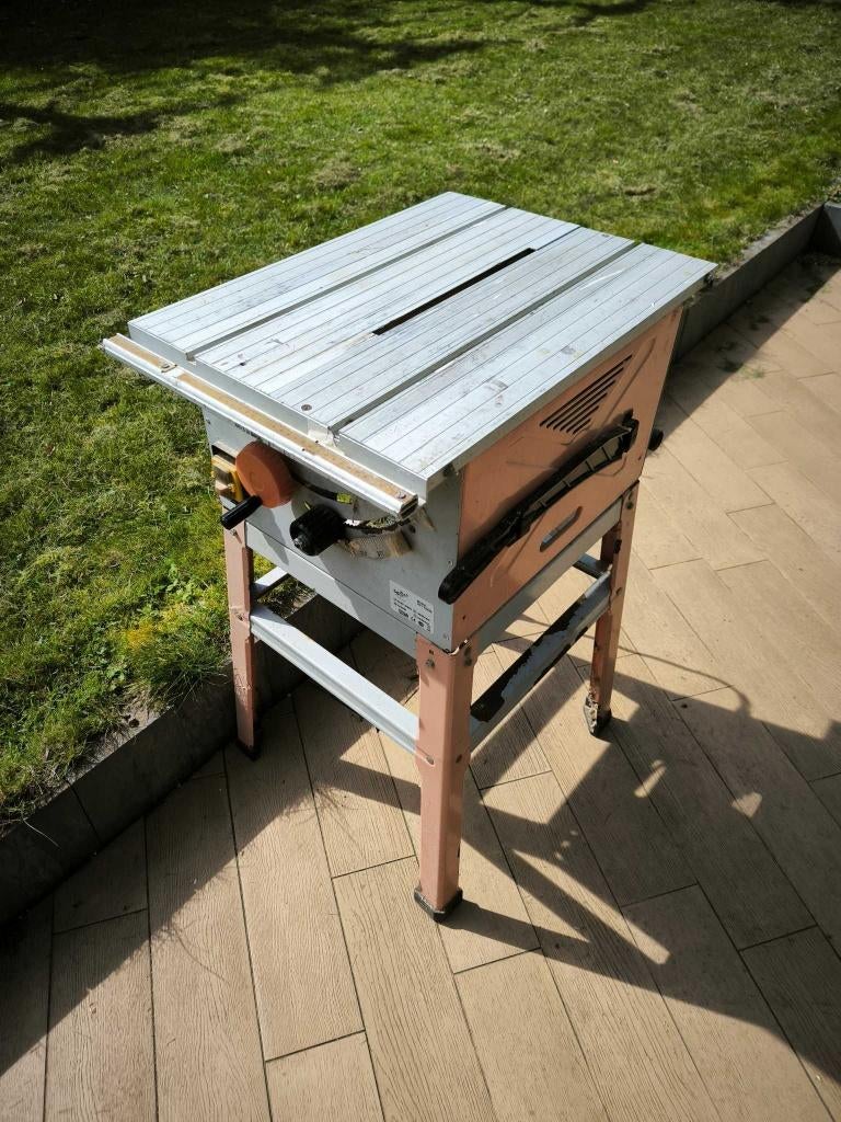 Table de scie (défectueuse), Bricolage & Construction, Outillage | Scies mécaniques, 1200 watts ou plus, 70 mm ou plus, Enlèvement