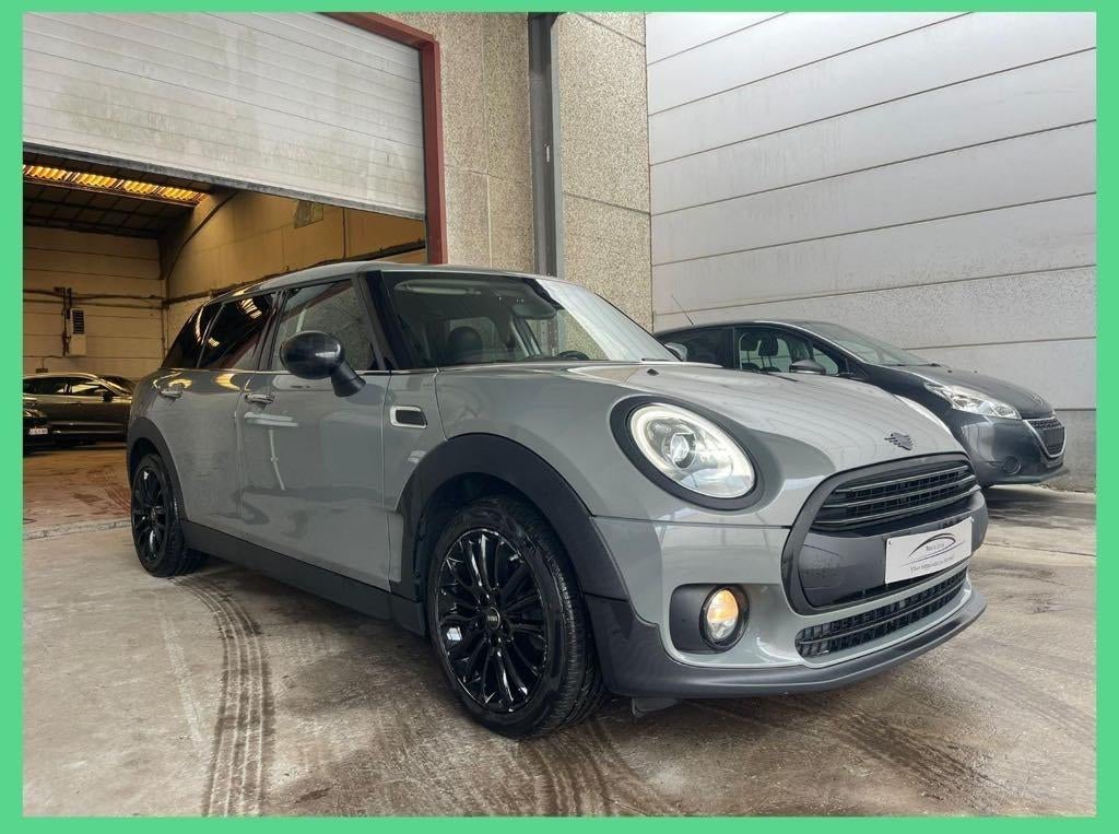 Mini Cooper Clubman 1.5i * Led-lampen/GPS *, Auto's, Mini, 75 kW, Stof, Bedrijf, Zilver of Grijs