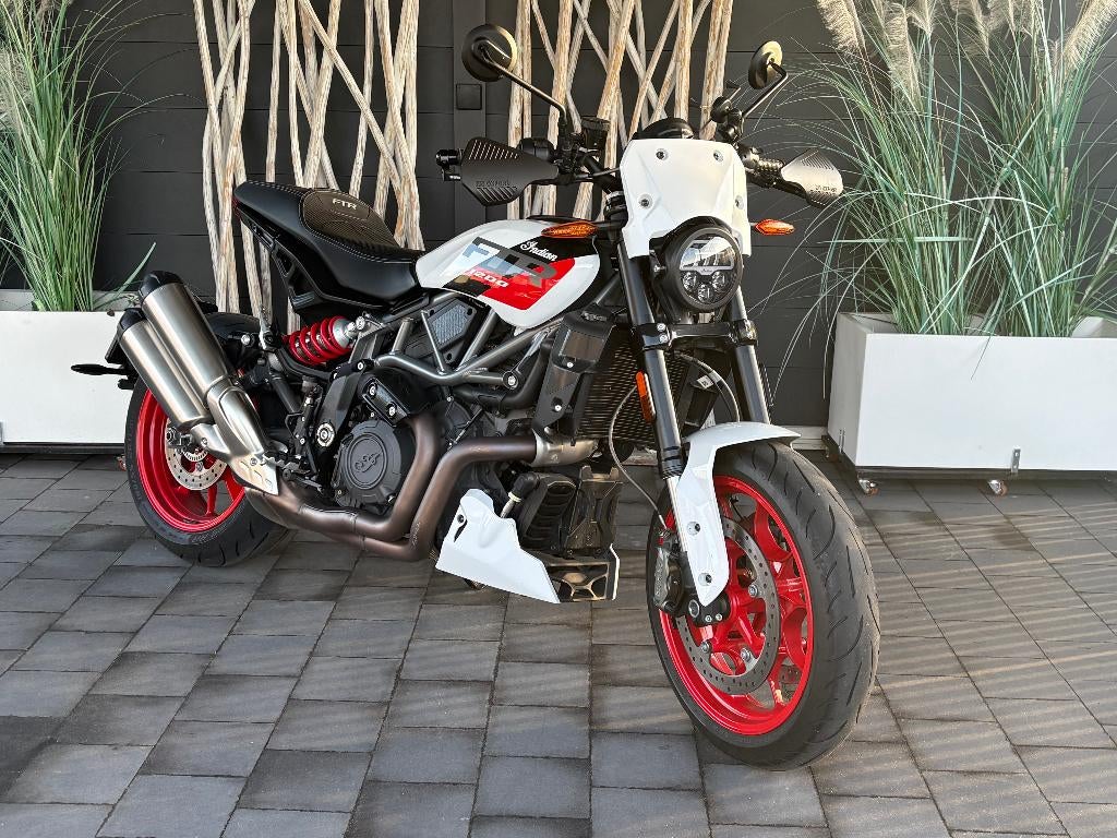 Indian FTR Sport 2023 - White Lightning, Motos, Permis Moto A, Plus de 35 kW, Contrôle de traction, 2 cylindres