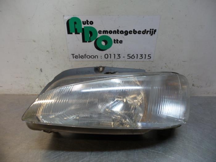 Koplamp links van een Peugeot 106 (106 96-), Gebruikt, -, -, Ophalen of Verzenden