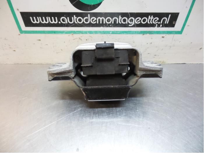 Support moteur d'un Volkswagen Caddy (Caddy 04-), Volkswagen, -, 3 mois de garantie, Utilisé