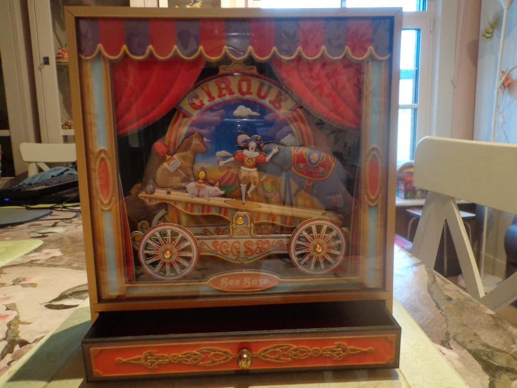 2 oude circus  enesco muziekdozen, Enlèvement ou Envoi