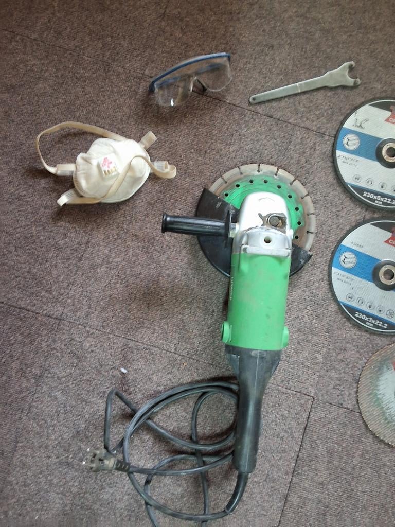 Slijpschijf Hitachi 230mm +nieuwe slijpschijven, Ophalen, Zo goed als nieuw