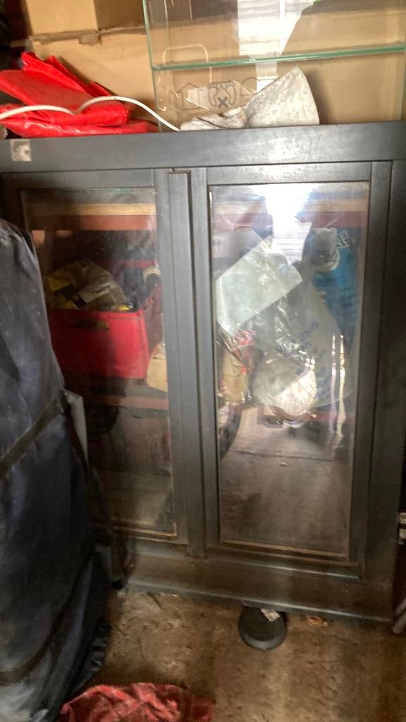 Dubbele houten raam . Nooit geplaatst, Enlèvement