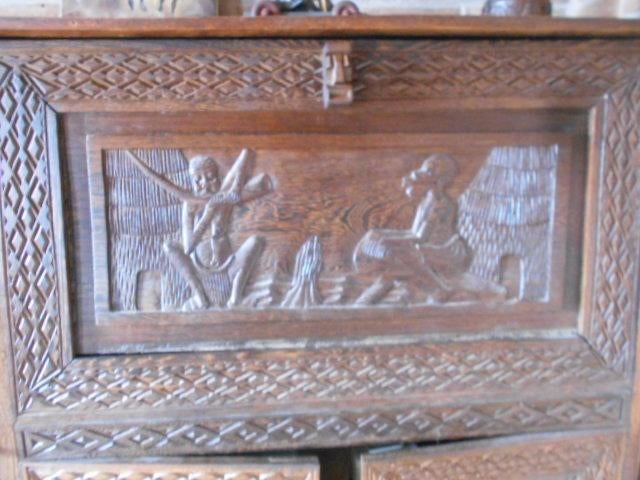 gesculpteerde afrikaanse houten kast, Ophalen