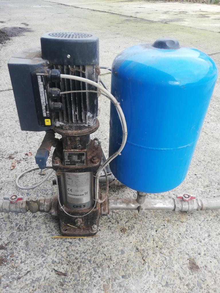 Grundfos pomp en drukvat, Ophalen