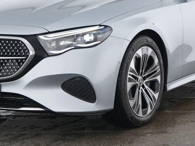 Mercedes-Benz E-klasse 300 e Break Luxury Line | Distronic |, Auto's, Mercedes-Benz, Automaat, Gebruikt, Zwart, 4 cilinders