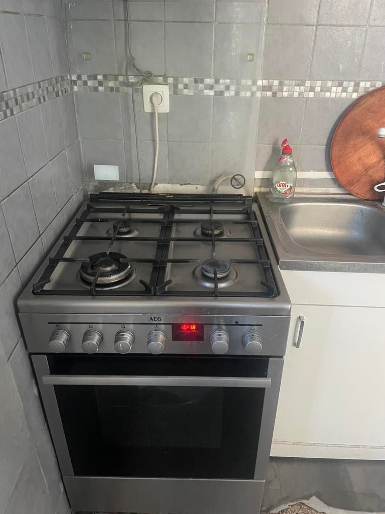 Four aeg a vendre, Enlèvement, Comme neuf