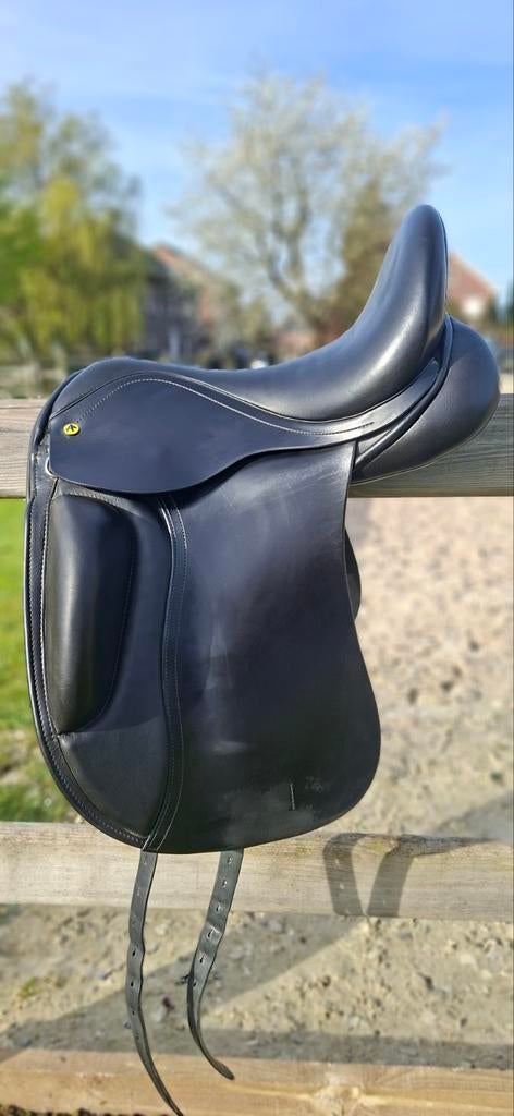 Atomica dressuurzadel 17,5, Dieren en Toebehoren, Paarden en Pony's | Zadels, Ophalen, Dressuur