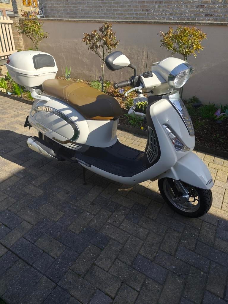 Razzo 125cc.met papieren.bj 2010.