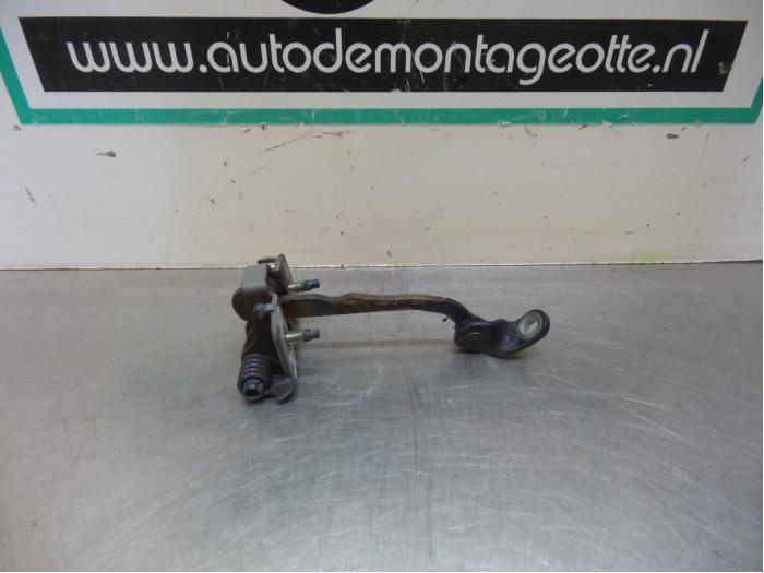 Butée 4portes arrière droite d'un Peugeot 206 (206 98-), -, 3 mois de garantie, Utilisé, -