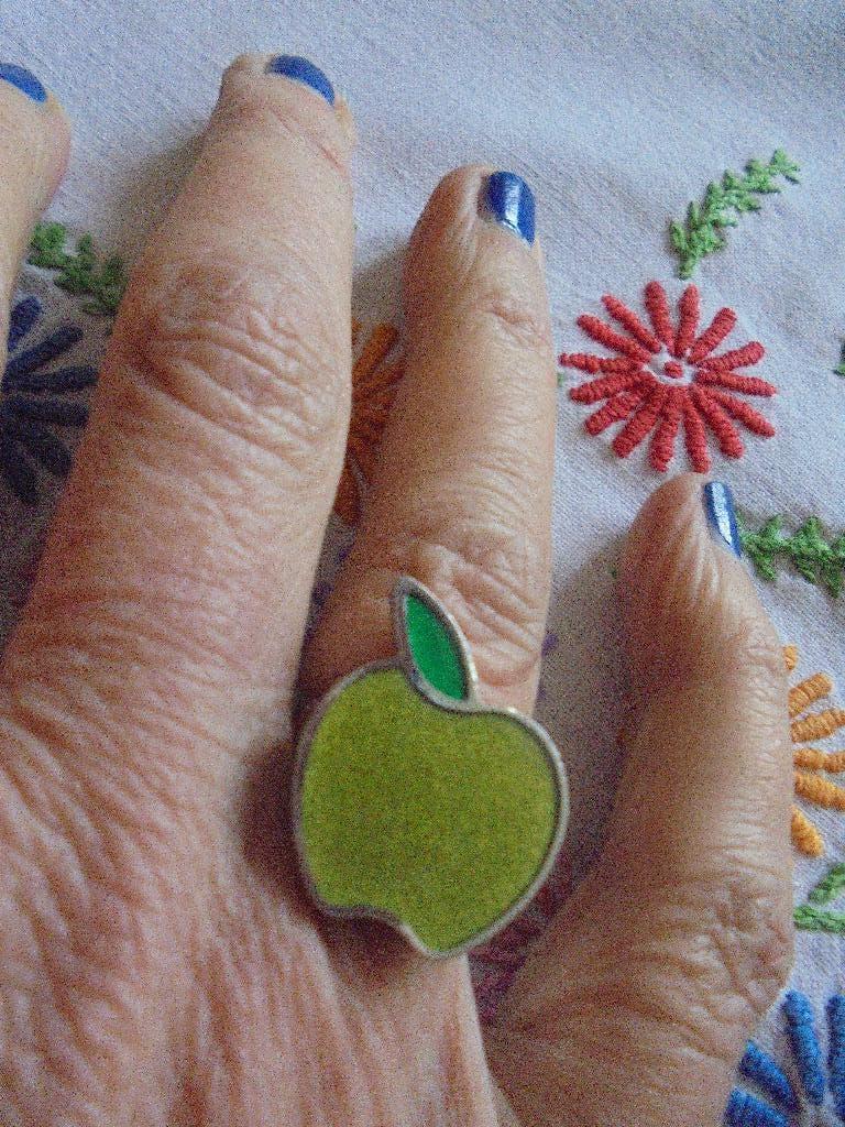 Mooie vintage SWATCH ring " groene appel" maat 56, IJzer of Staal, Ophalen of Verzenden, Zo goed als nieuw, 17 tot 18