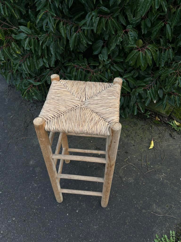 Tabouret de bar en bois avec assise tissée, Maison & Meubles, Tabourets de bar, Avec repose-pieds, 2 tabourets, Enlèvement, Utilisé