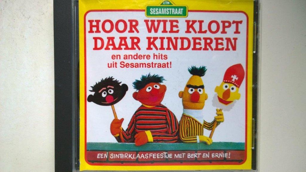 Bert En Ernie - Hoor Wie Klopt Daar Kinderen, Cd's en Dvd's, Cd's | Kerst en Sinterklaas, Ophalen of Verzenden, Zo goed als nieuw