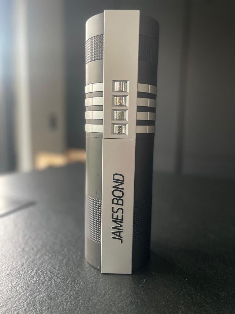 Pièce de collection James Bond Bollinger 2002, Collections, Enlèvement, Neuf, Film, Autres types