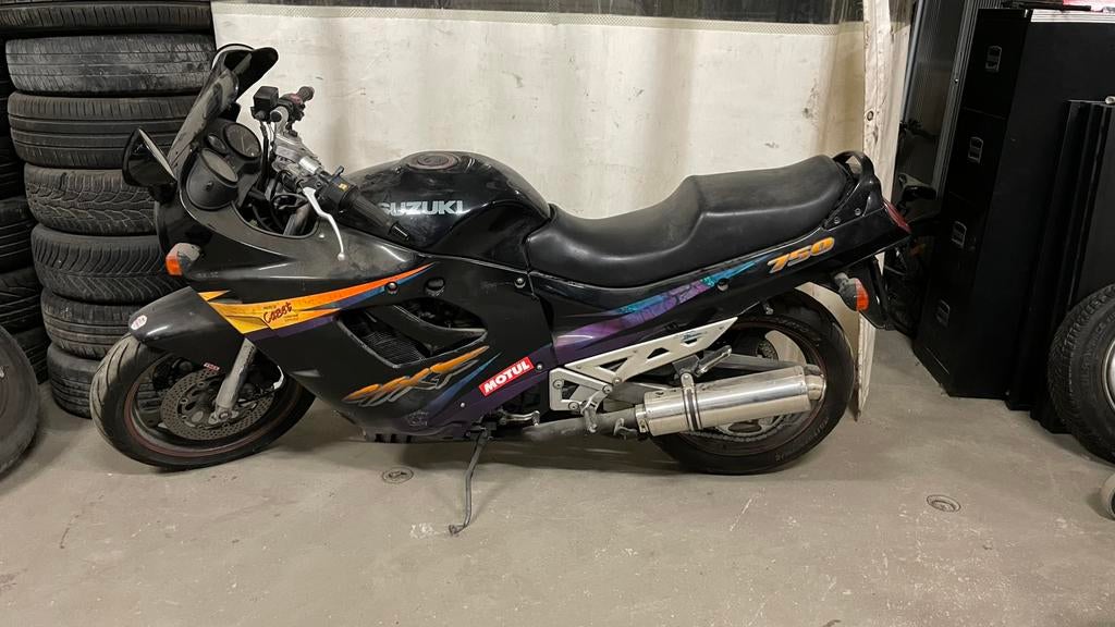 Suzuki GSX-F 750. Ruilen met lichte vracht kan ook.
