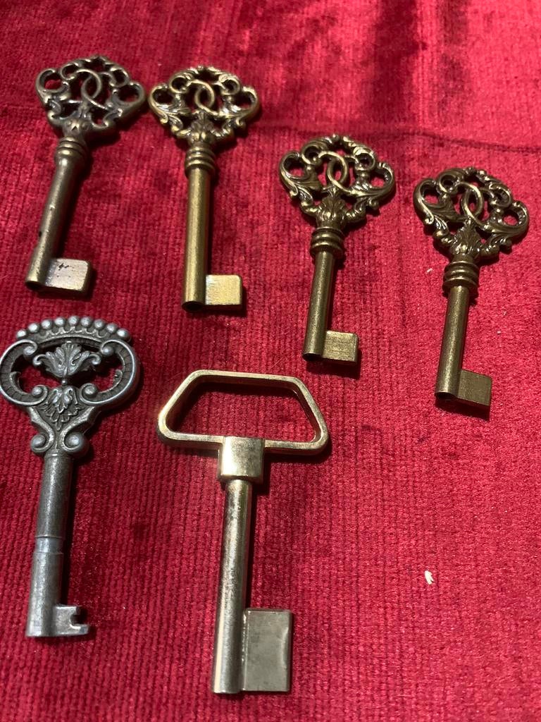 Clés de meuble divers à tailler