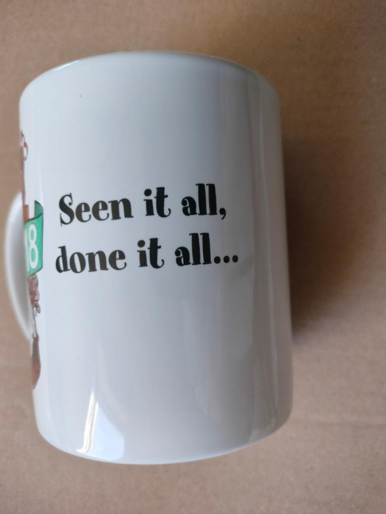 18 ont tout vu, tout fait,... tasse, sac, tasse, Russ Berrie, Collections, Envoi, Comme neuf, Porcelaine, Tasse et/ou soucoupe