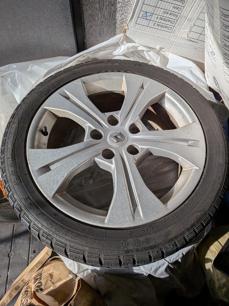 Renault Megane original rims + winter tyres, Autos : Pièces & Accessoires, Pneus & Jantes, Pneus et Jantes, Pneus hiver, Véhicule de tourisme