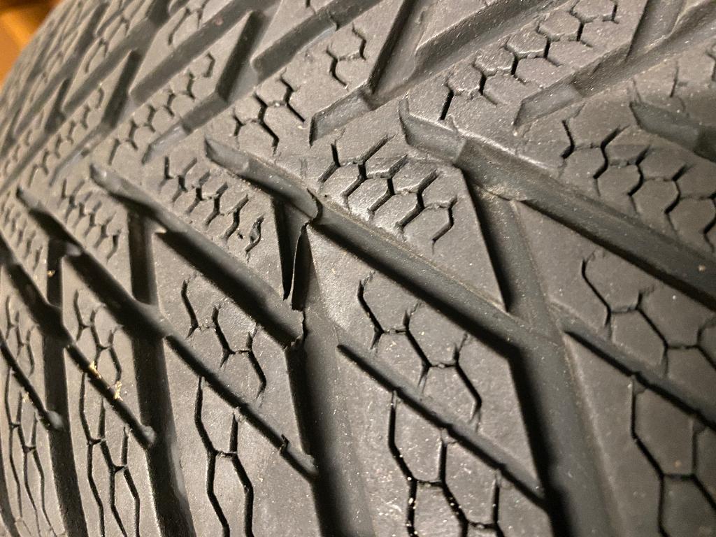 Lot de 4 pneus hiver montés sur jantes, Enlèvement