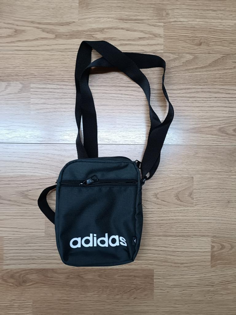 Tasje Adidas, Ophalen of Verzenden, Zo goed als nieuw, Zwart, Overige merken