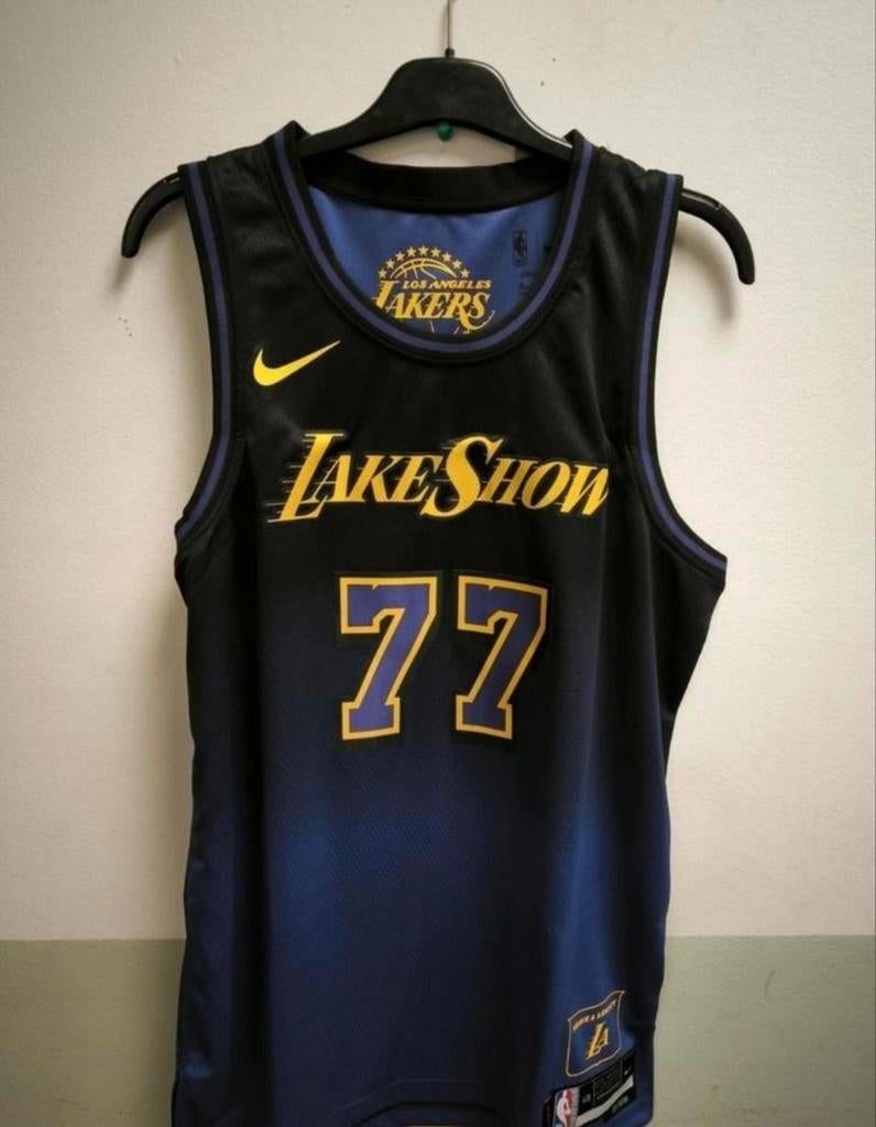 Luka Doncic Lakers truitje maat L, Sport en Fitness, Basketbal, Ophalen of Verzenden, Nieuw