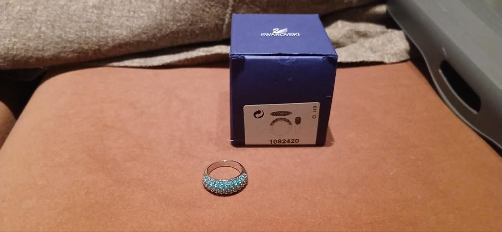 Bague Swarovski, Enlèvement