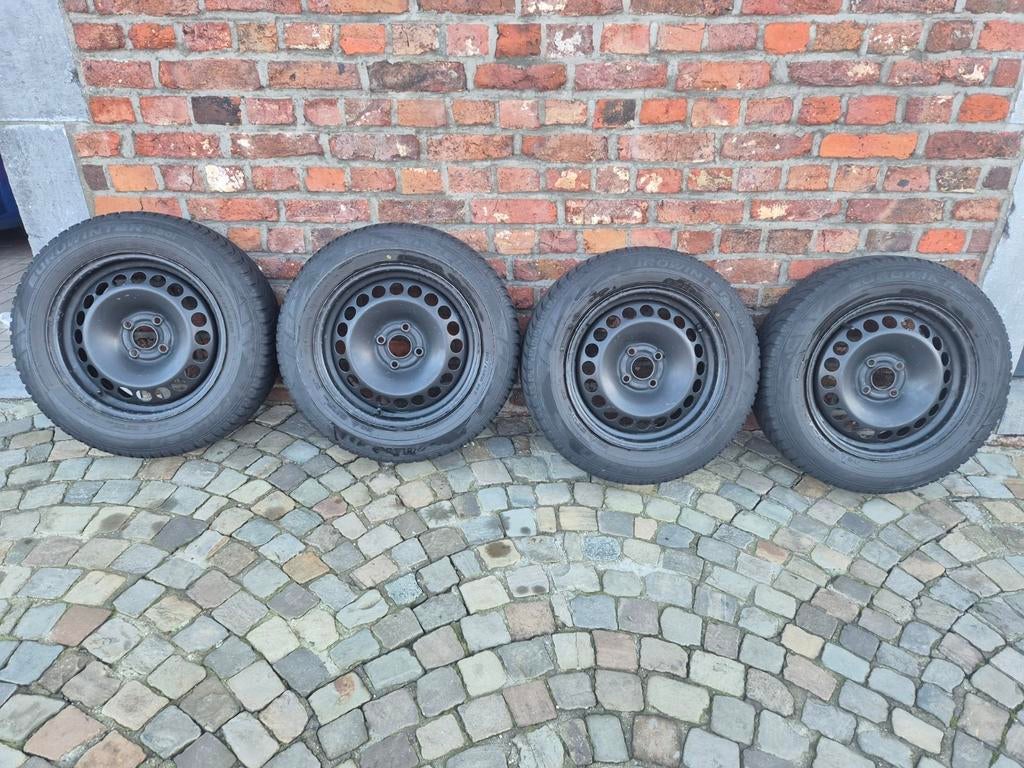 4 jantes tôles équipées de pneus neige, Autos : Pièces & Accessoires, Pneus & Jantes, Enlèvement, Utilisé, Pneu(s)
