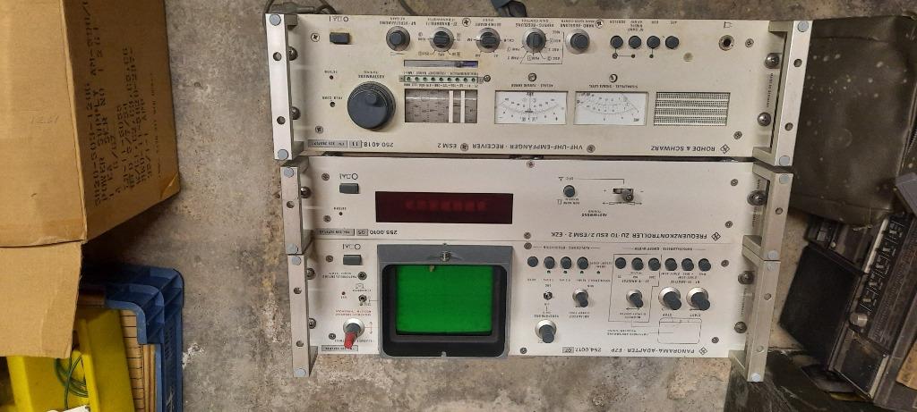 Matériels suisse de transmission marque RHODE ET SCHWARZ_ESM, Enlèvement, Utilisé, Émetteur et Récepteur