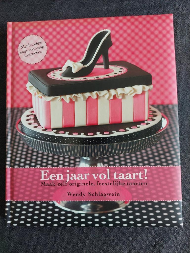Een jaar vol taart!, Ophalen of Verzenden, Zo goed als nieuw, Taarten, Boek of Tijdschrift