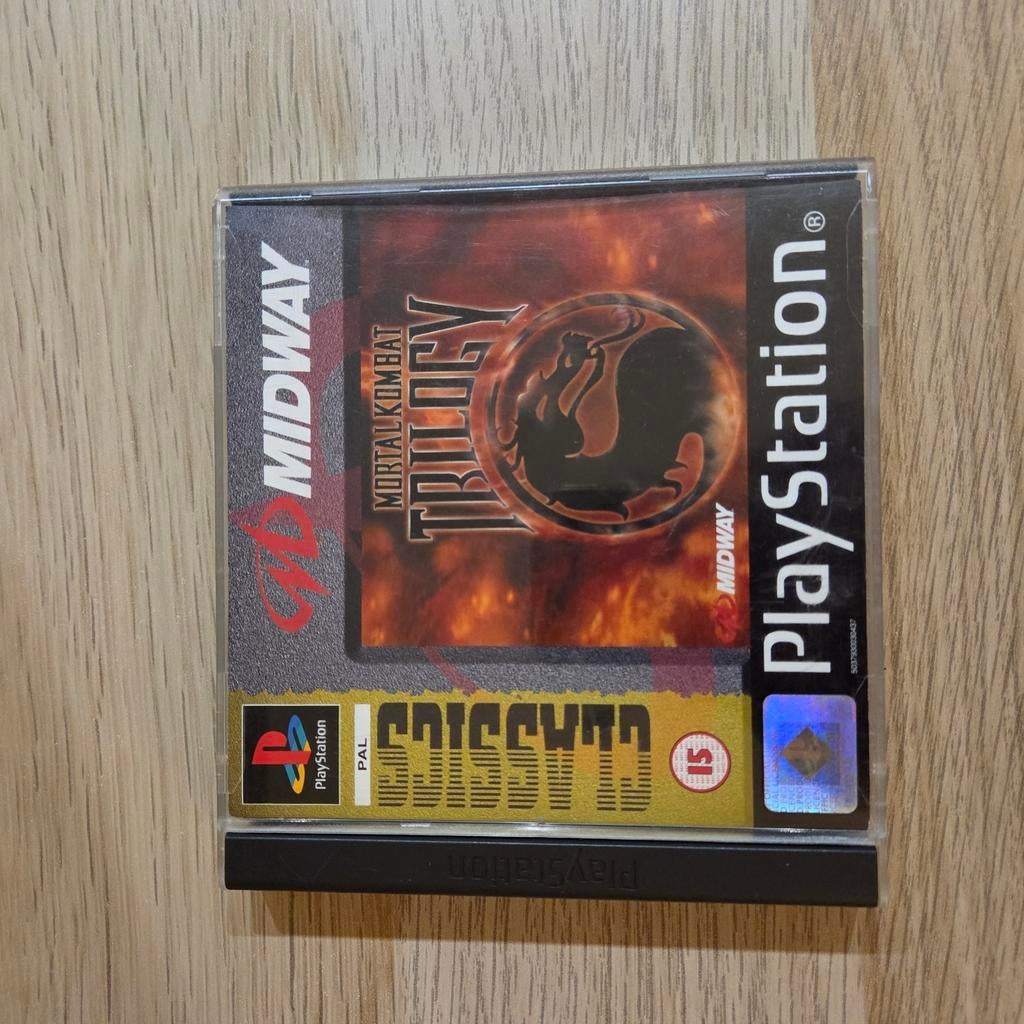 mortal kombat Trilogie ps1 version  Black label, Games en Spelcomputers, Games | Sony PlayStation 1, Ophalen, Gebruikt, Vanaf 18 jaar