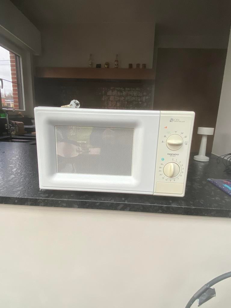 Daewoo micrgolf, Elektronische apparatuur, Ophalen, Microgolfoven, Zo goed als nieuw, Draaiplateau