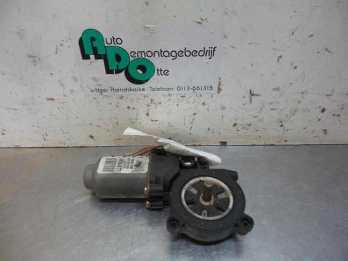 Moteur de vitre portière d'un Renault Clio (Clio 2 98-), Renault, -, 3 mois de garantie, Utilisé