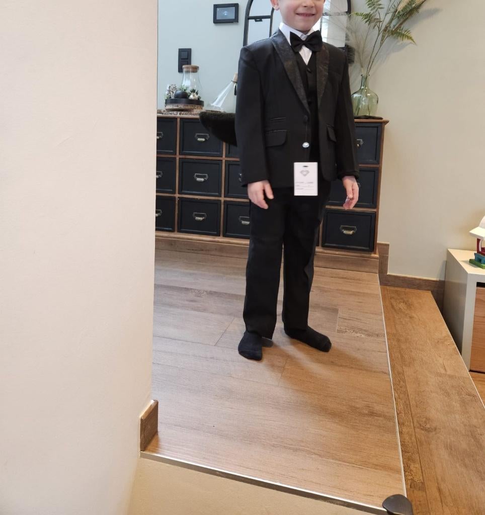 Nieuw kostuumpje maat 104 4 jaar, Ophalen