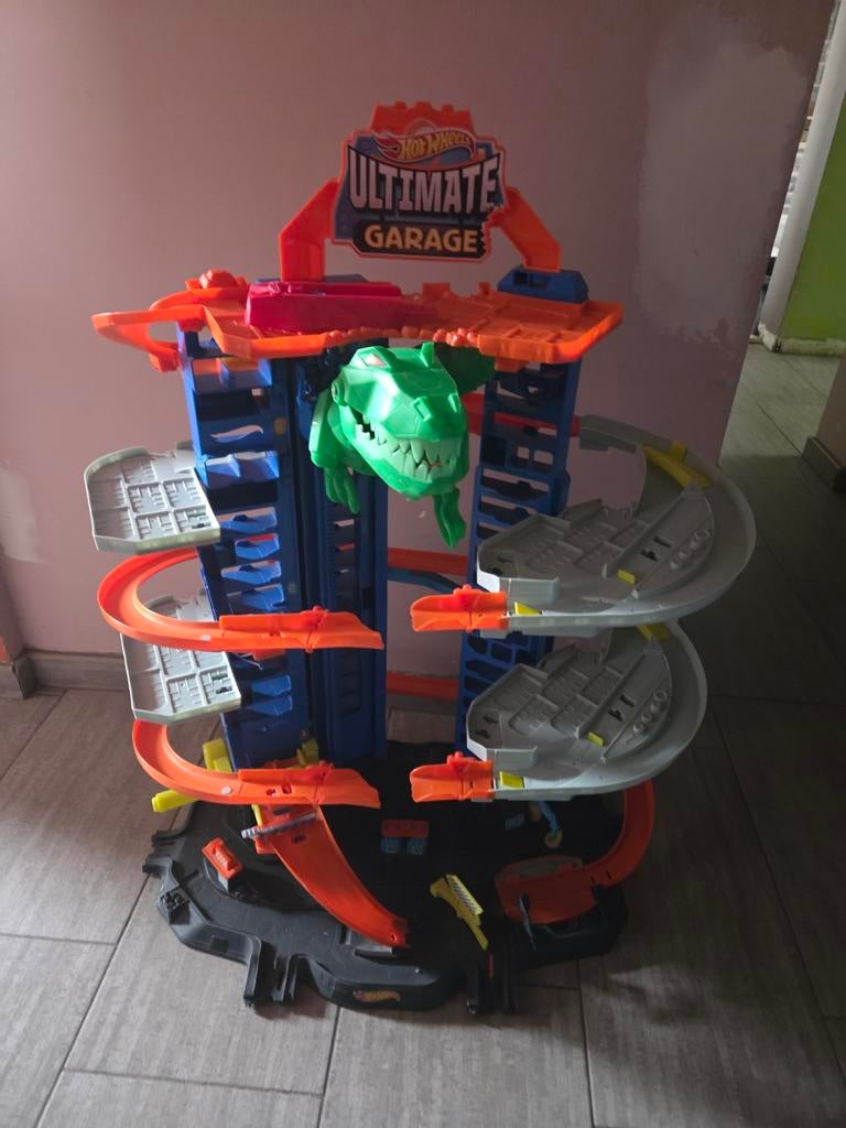 Garage avec dinosaure, Enlèvement