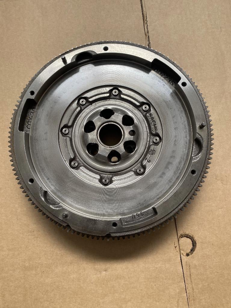 Volant Bi Masse VW ,Audi, Skoda, Seat Ref. OEM 05E 105 266B, Enlèvement, Seat