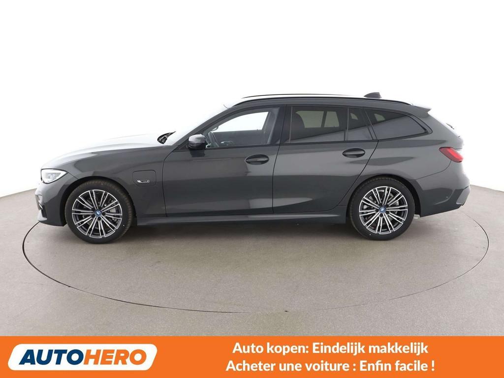 BMW 3 Serie 330 330e xDrive M Sport (bj 2022, automaat), Auto's, BMW, Automaat, Alcantara, USB, Zilver of Grijs