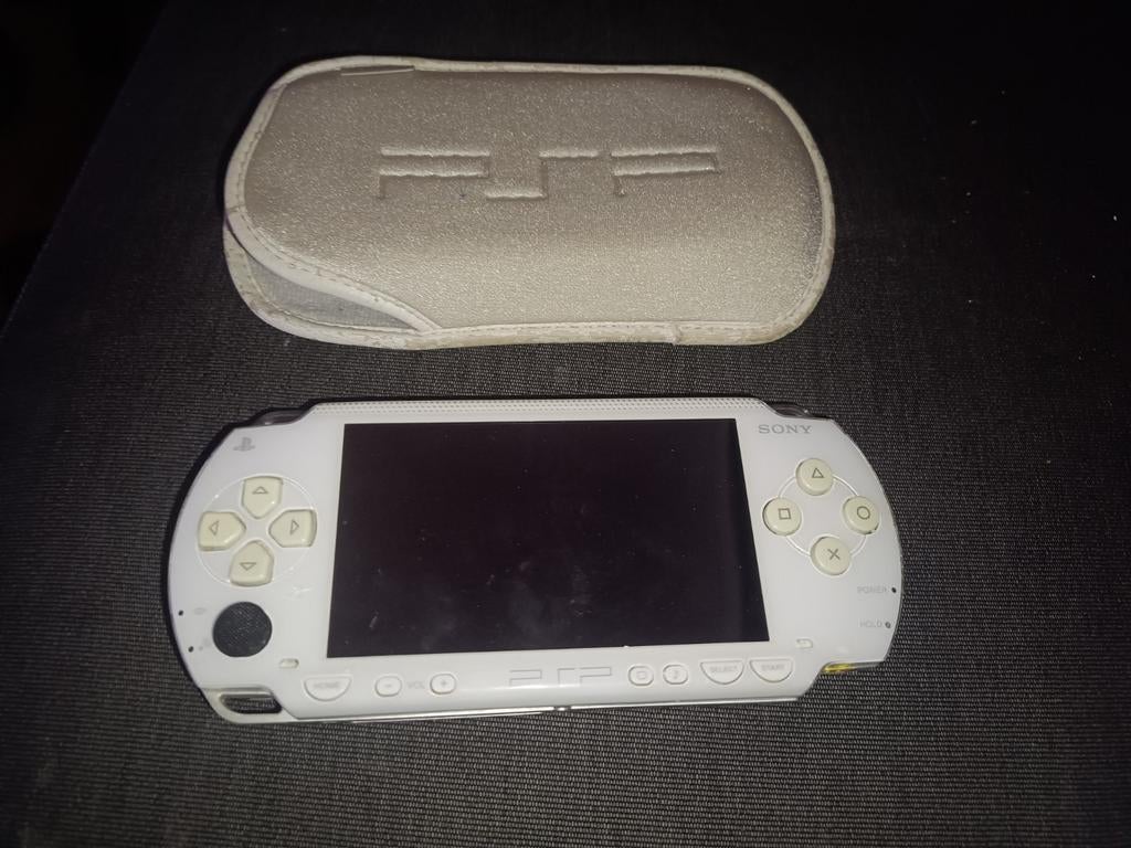 Psp 1000 blanc Rare Stock firmware 3.52 M33 avec pochette So, Consoles de jeu & Jeux vidéo, Enlèvement ou Envoi, Comme neuf, Blanc