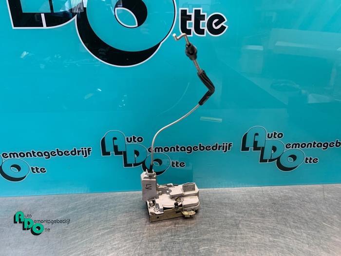 Serrure portière mécanique 4portes avant gauche d'un Peuge, Autos : Pièces & Accessoires, Carrosserie & Tôlerie, Peugeot, Utilisé