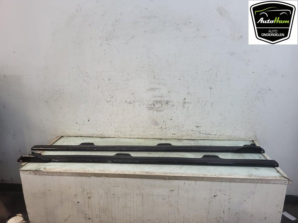 DIVERSEN Zijskirtset links+rechts Volkswagen Golf VII (AUA), Auto-onderdelen, Gebruikt, Volkswagen