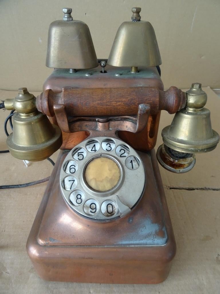 Téléphone ancien en cuivre téléphone vintage téléphone 1930, Antiquités & Art, Curiosités & Brocante, Enlèvement ou Envoi