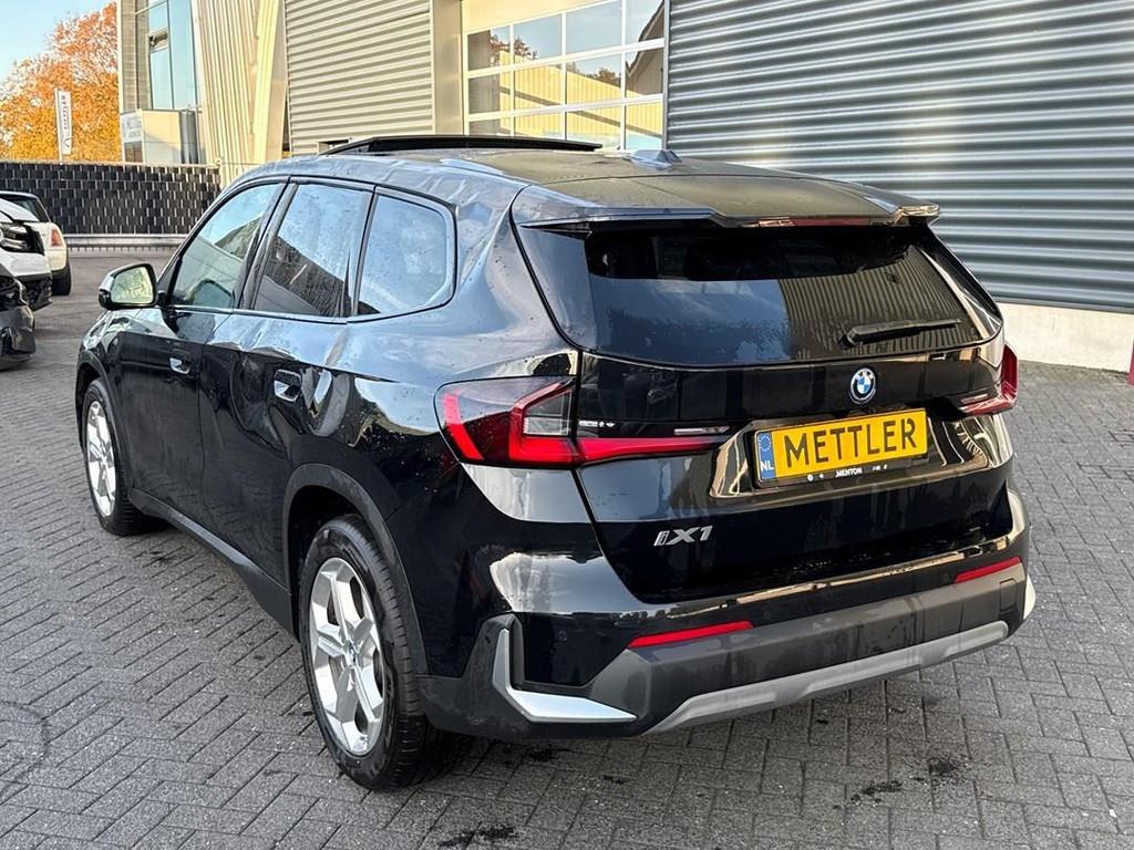 BMW IX1 XDrive30 67 kWh, harman kadon, panoramadak, Automaat, Zwart, Leder, 5 zetels
