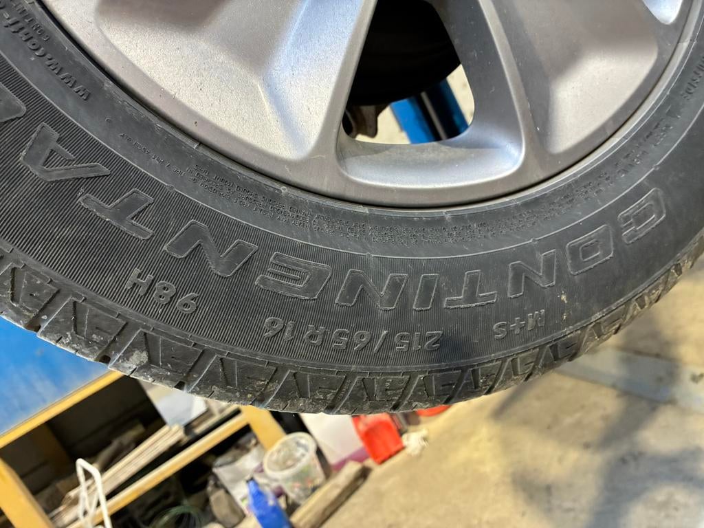 4Pneu continental Dacia Duster, Enlèvement, Comme neuf