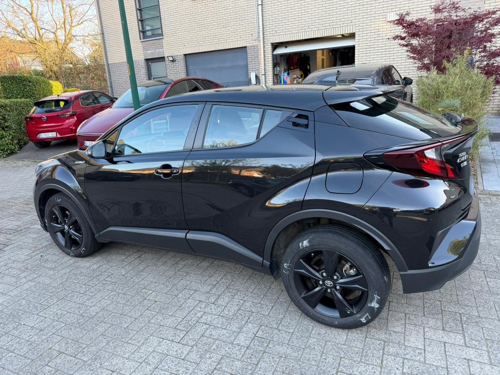 Toyota C-HR Black Edition 1,8l Hybrid  CVT C-ENTER, Stof, 4 cilinders, 110 g/km, Zwart